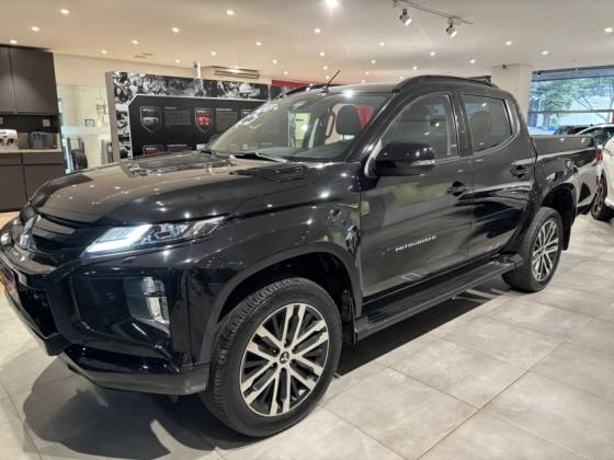 MITSUBISHI L200 TRITON 2.4 16V TURBO DIESEL SPORT HPE-S URBAN CD 4P 4X4 AUTOMÁTICO MITSUBISHI L200 TRITON 2.4 16V TURBO DIESEL SPORT HPE-S URBAN CD 4P 4X4 AUTOMÁTICO
